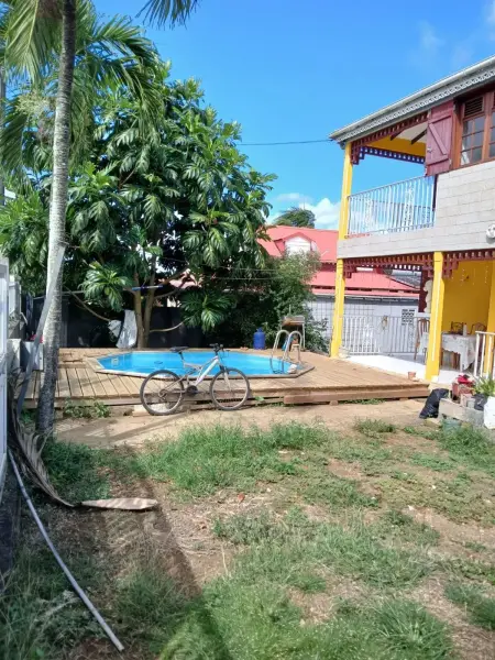 Location appartement à Sainte Rose, Appartement charmant à Sainte-Rose avec piscine