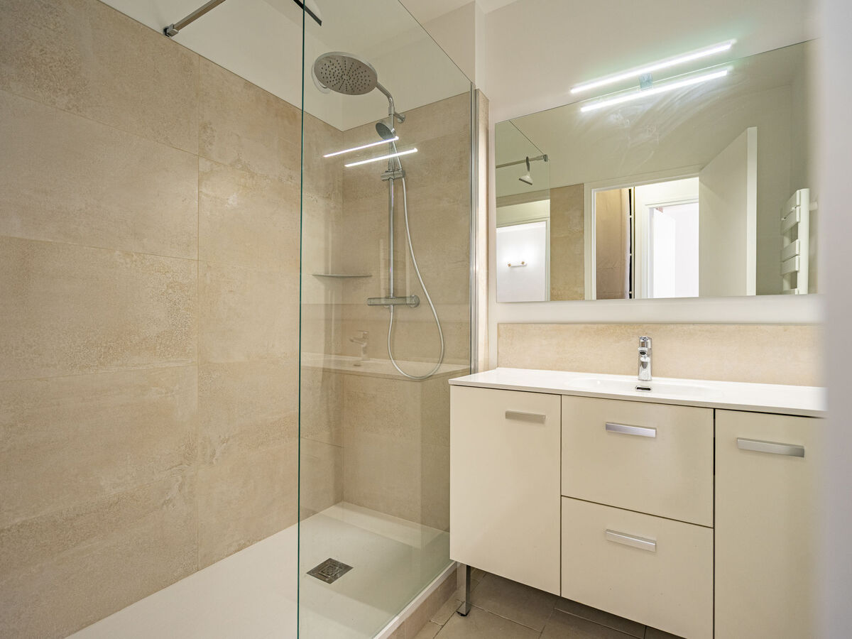 Apt 3 pièces rénové 2025, centre Royan à 700 m mer - Photo 17