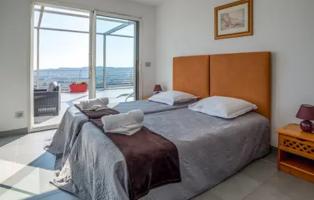 Maison 5 chambres avec piscine chauffée et jacuzzi à Rochefort-du-Gard : photo 6