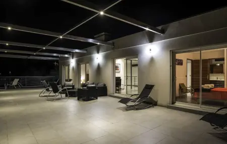 Maison 5 chambres avec piscine chauffée et jacuzzi à Rochefort-du-Gard : photo 15