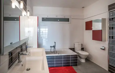 Maison 5 chambres avec piscine chauffée et jacuzzi à Rochefort-du-Gard : photo 25