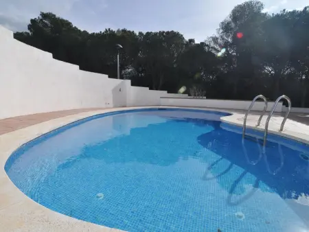 Maison spacieuse et lumineuse avec piscine privée et wifi en face d'un grand espace vert à L'Escala - Photo 2