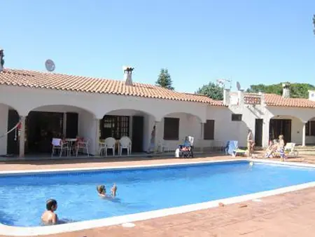 Location villa à L'Escala, Maison Confortable sur la Costa Brava avec Grande Piscine et Jardin – Idéale pour Familles