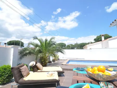 Location villa à L'Escala, Maison Chic avec Piscine Privée et Wi-Fi