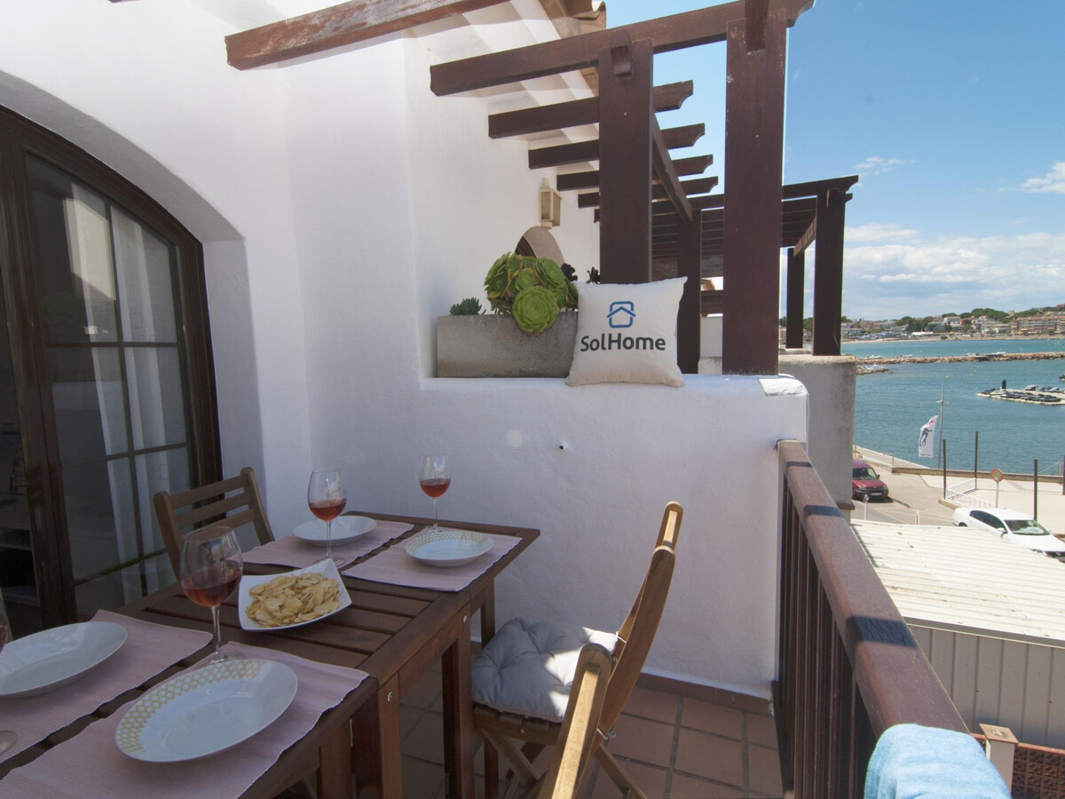 Appartement rénové avec terrasse vue mer au port - Photo 1