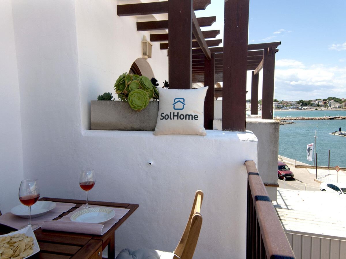 Appartement rénové avec terrasse vue mer au port - Photo 2