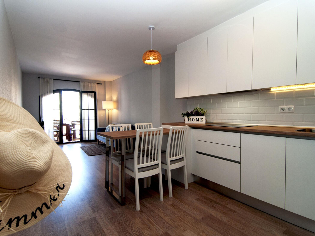Appartement rénové avec terrasse vue mer au port - Photo 8