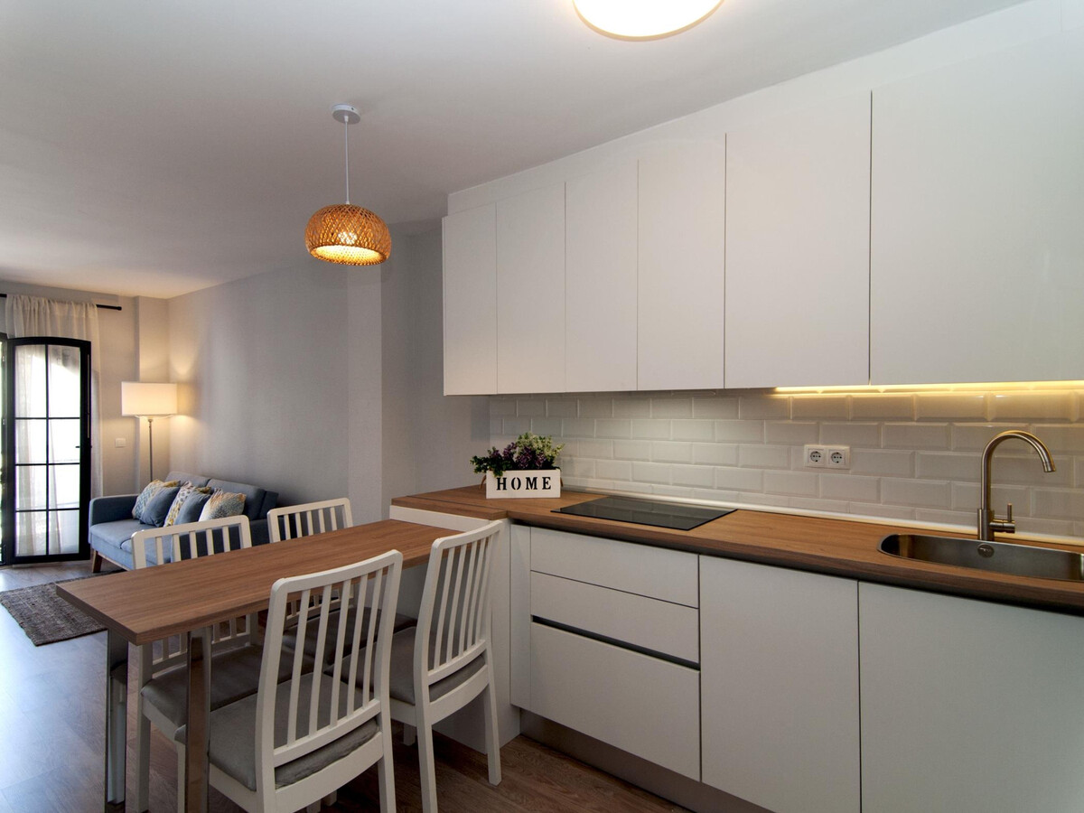 Appartement rénové avec terrasse vue mer au port - Photo 9