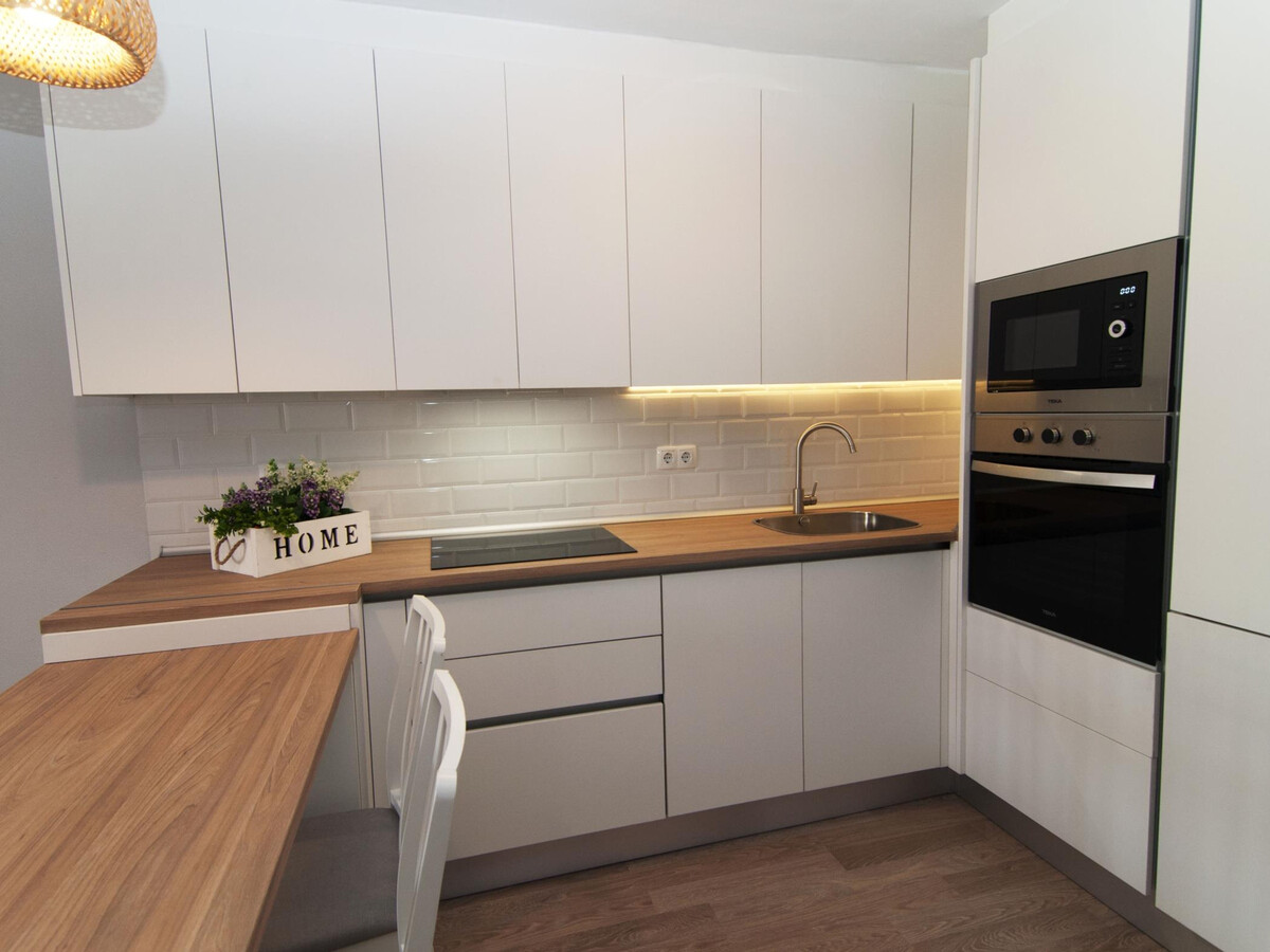 Appartement rénové avec terrasse vue mer au port - Photo 10