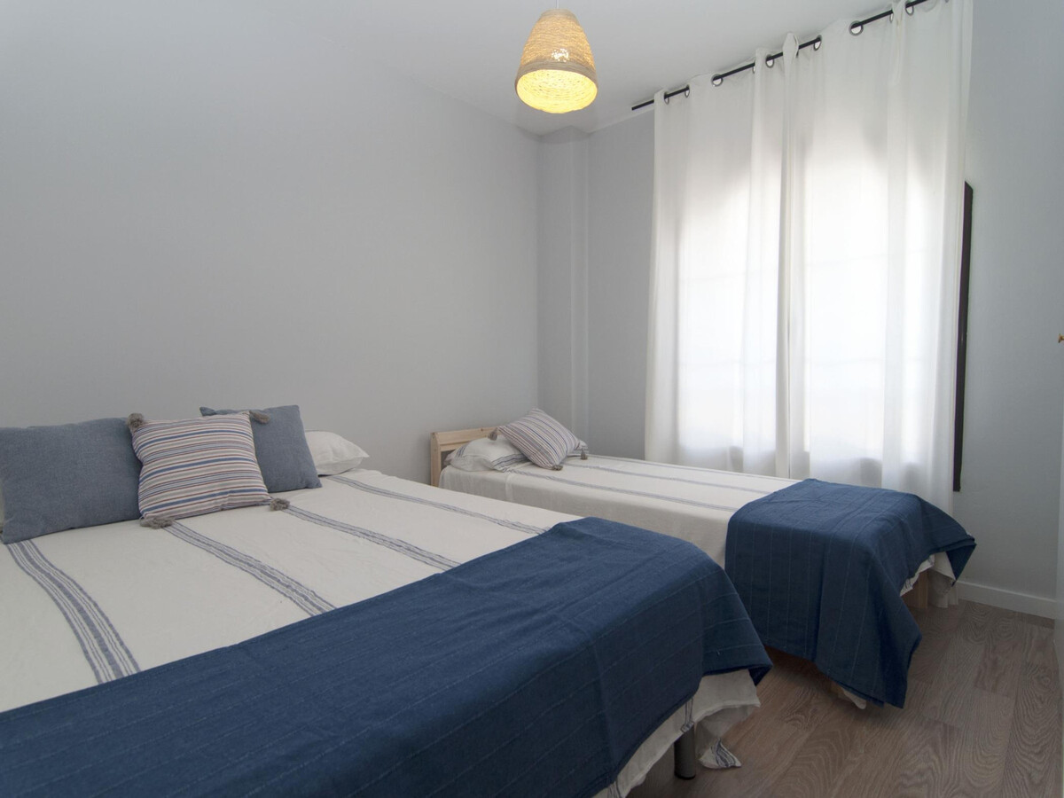 Appartement rénové avec terrasse vue mer au port - Photo 12