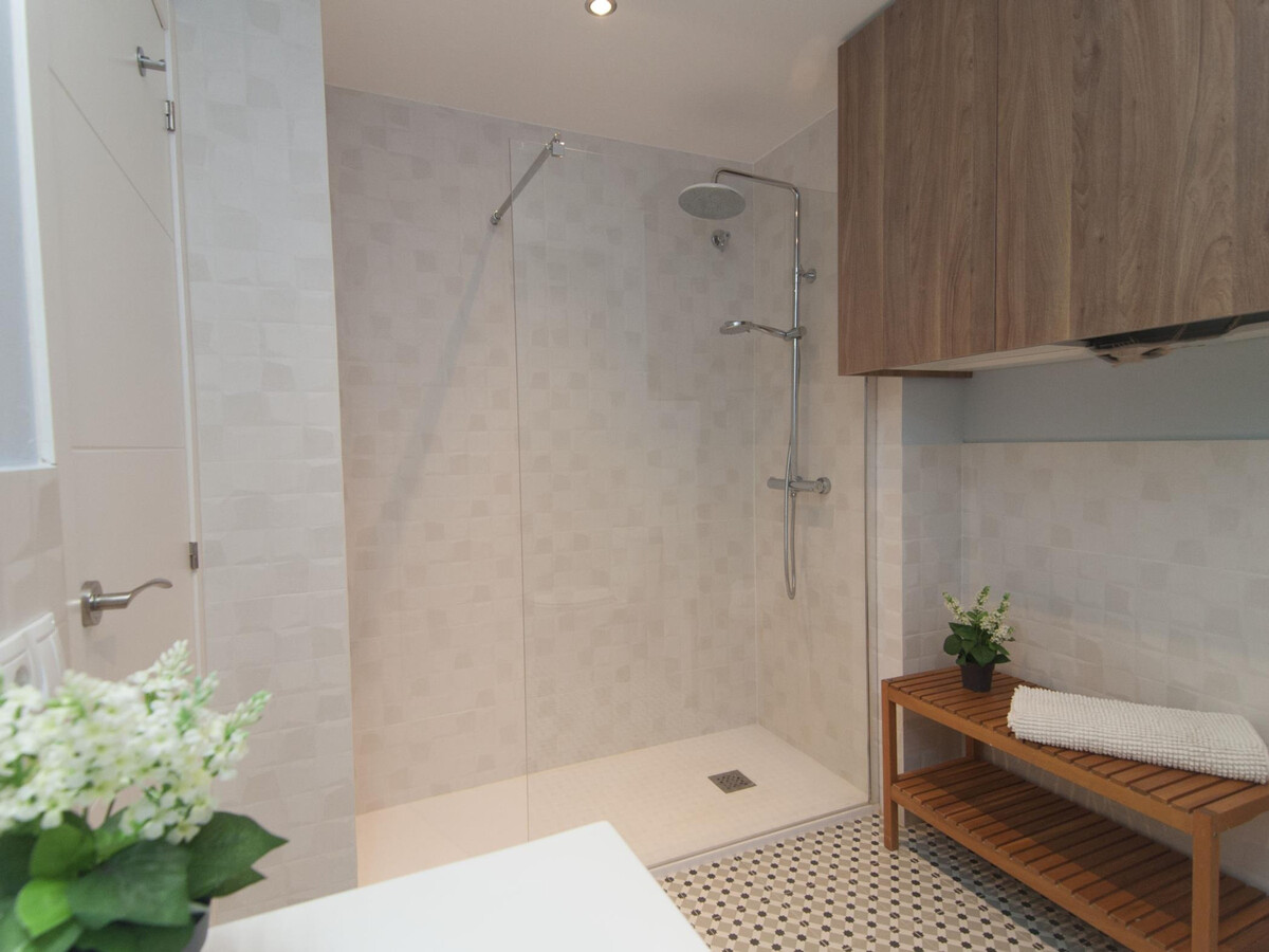 Appartement rénové avec terrasse vue mer au port - Photo 14