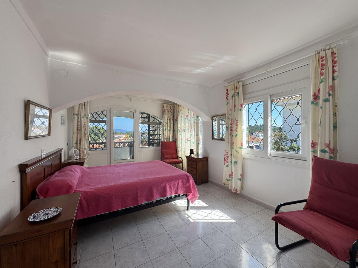 Villa Rebeca : piscine-jacuzzi et vue panoramique mer - Photo 18