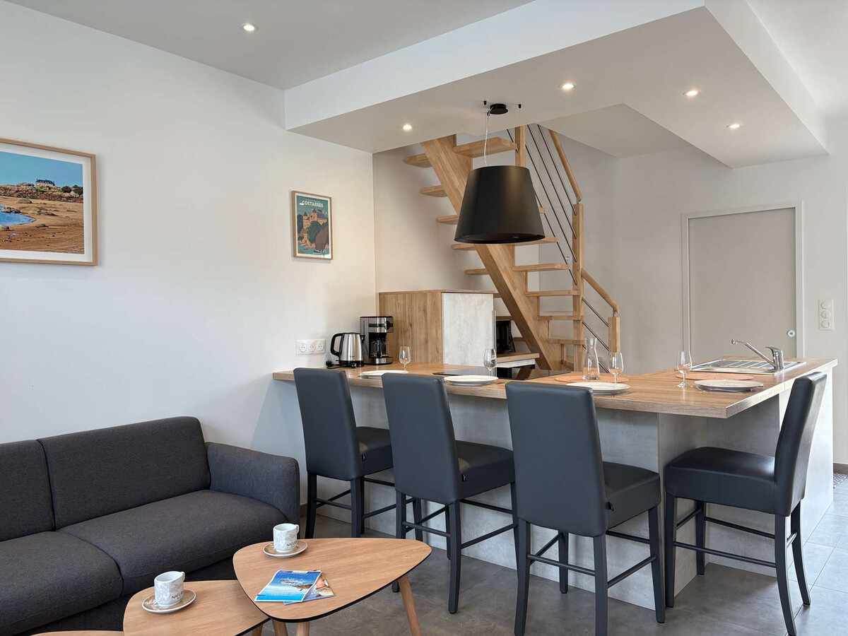 Maison duplex rénovée, accès direct plages Trégastel - Photo 2