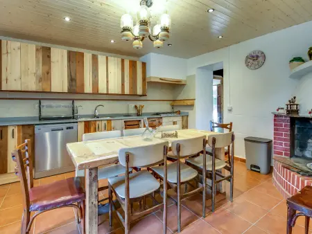 Villa à Palafolls avec piscine privée et jardin, idéale pour familles jusqu'à 18 pers. - Photo 8
