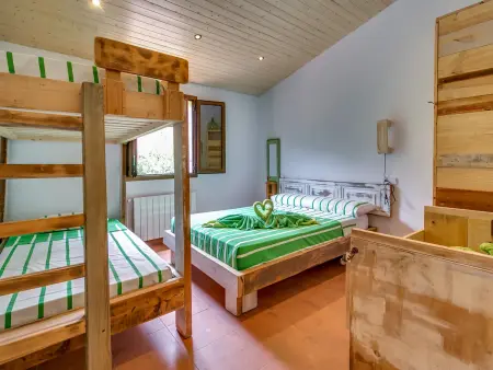 Villa à Palafolls avec piscine privée et jardin, idéale pour familles jusqu'à 18 pers. - Photo 17