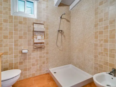 Villa à Palafolls avec piscine privée et jardin, idéale pour familles jusqu'à 18 pers. - Photo 34