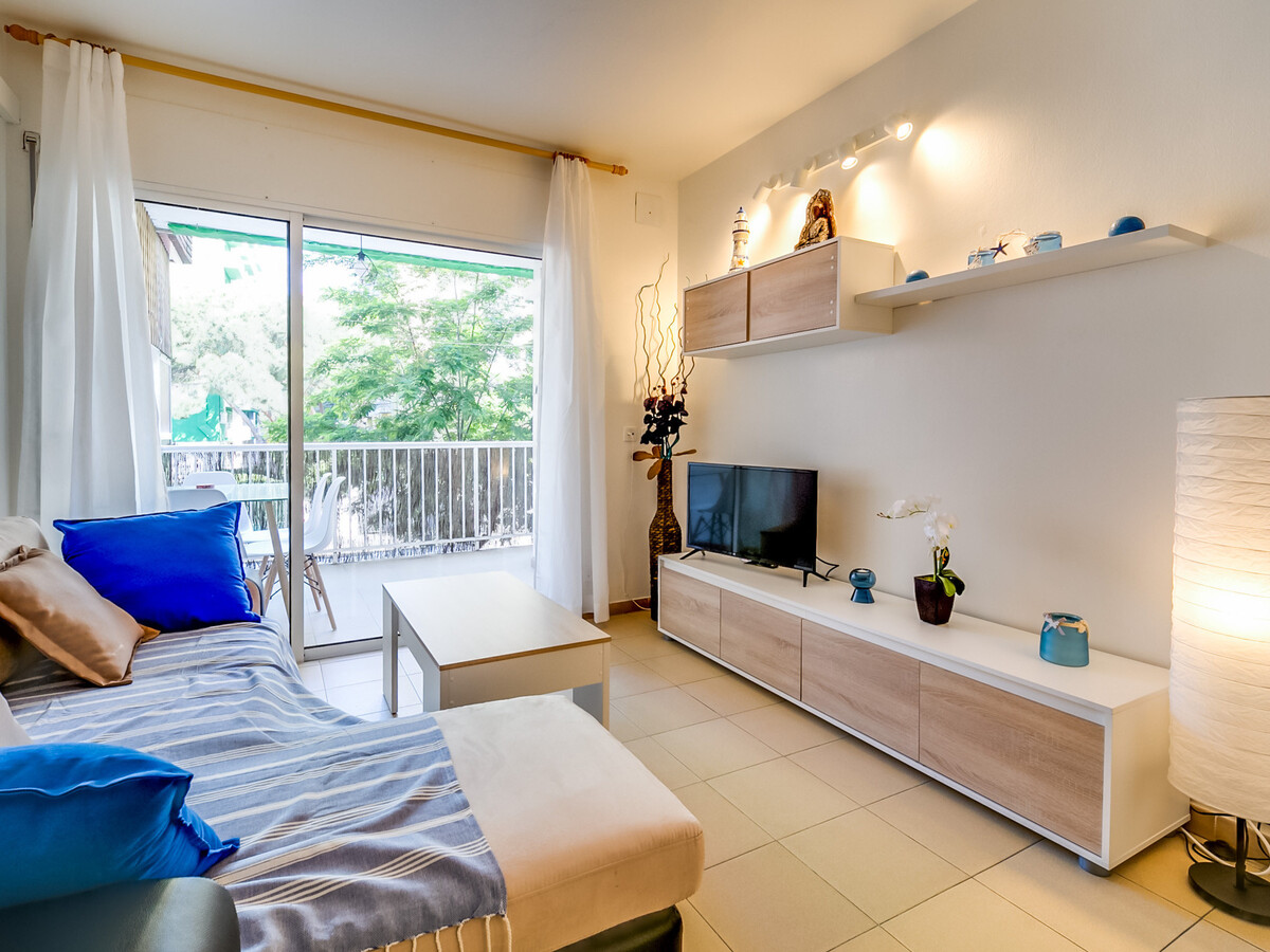 Appartement 2 ch, piscine et balcon à 5 min de la plage - Photo 2