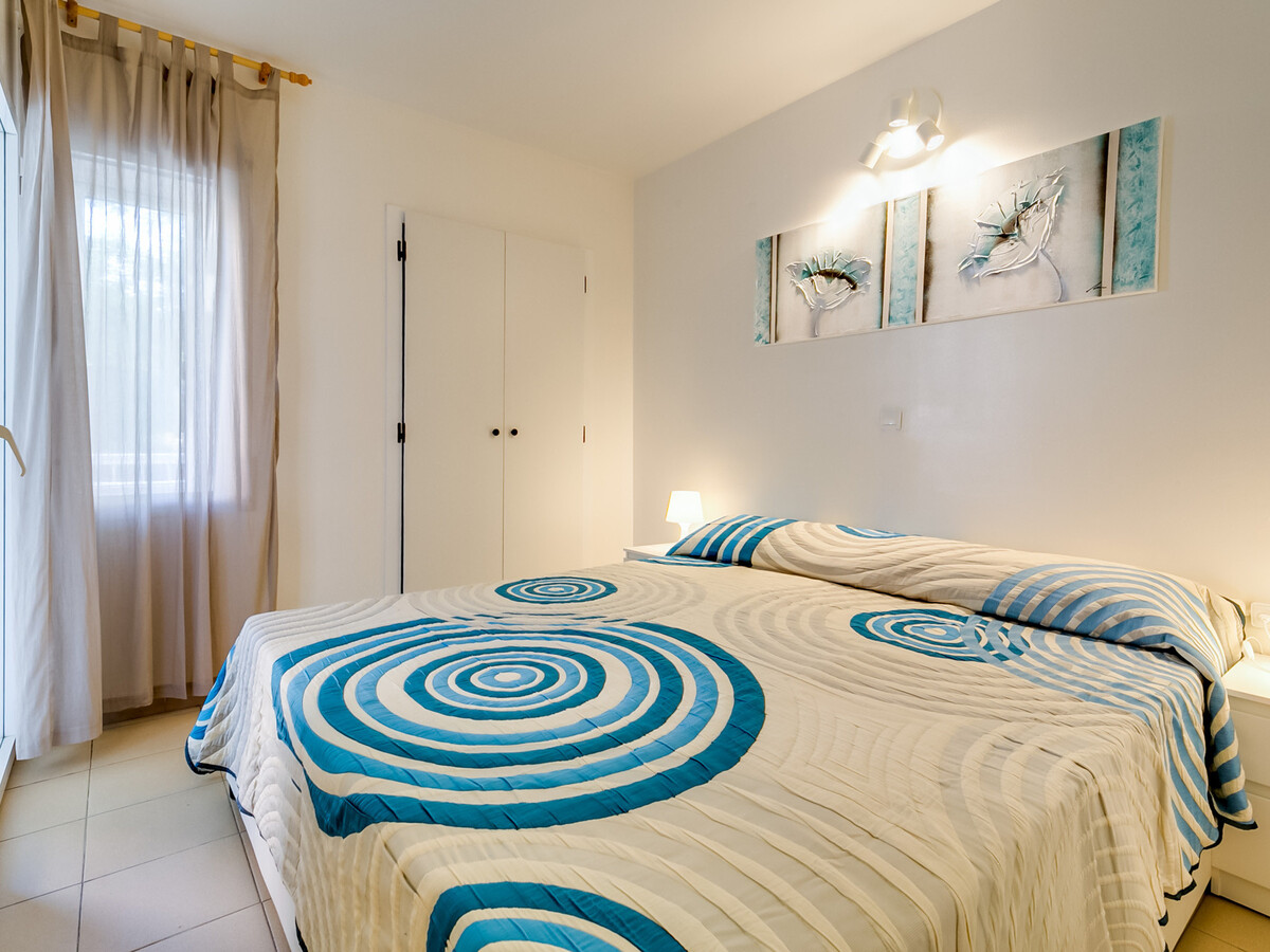 Appartement 2 ch, piscine et balcon à 5 min de la plage - Photo 13