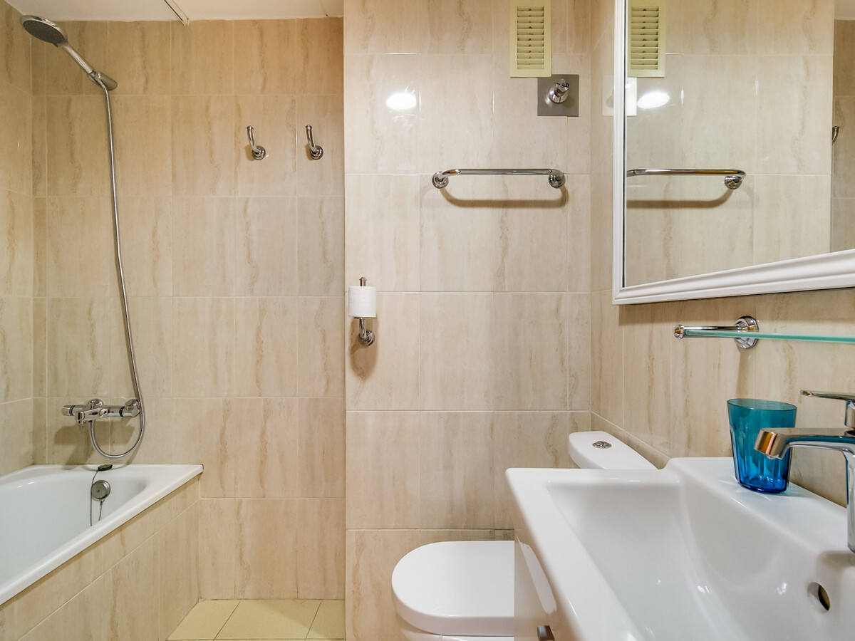 Appartement 2 ch, piscine et balcon à 5 min de la plage - Photo 18