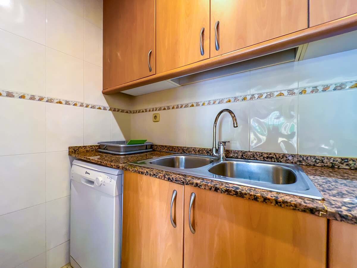 Appartement Fenals, piscine d'eau salée, terrasse privée - Photo 12