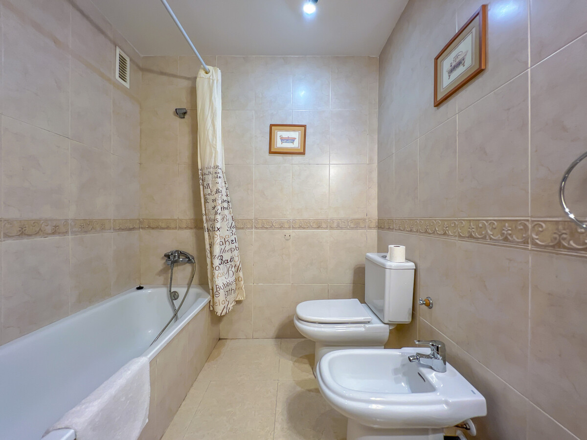 Appartement Fenals, piscine d'eau salée, terrasse privée - Photo 19