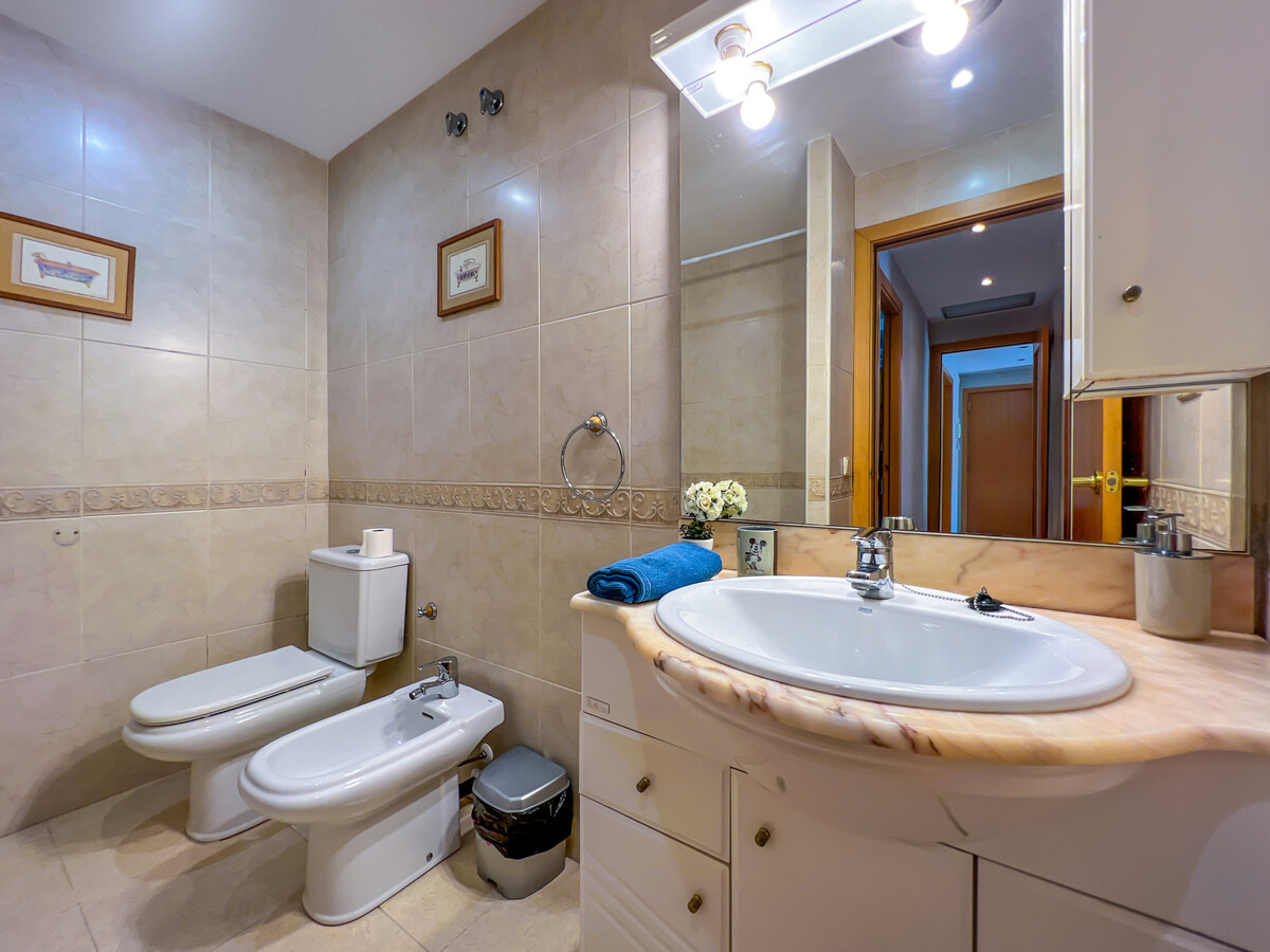 Appartement Fenals, piscine d'eau salée, terrasse privée - Photo 20