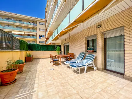 Appartement Fenals, piscine d'eau salée, terrasse privée