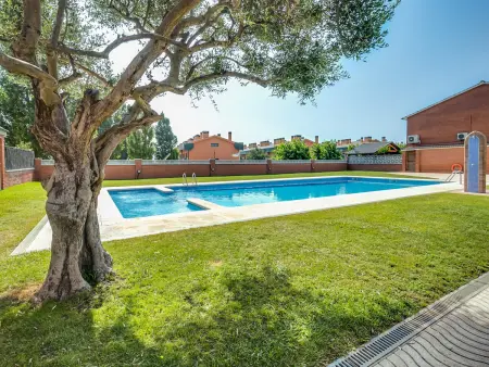 Villa familiale à Palafolls avec piscine commune, jardin, climatisation et proche plages – 8 pers - Photo 1