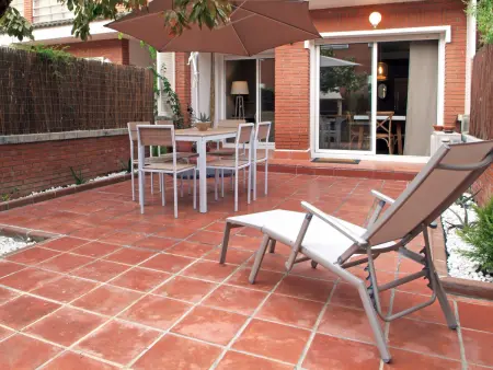 Villa familiale à Palafolls avec piscine commune, jardin, climatisation et proche plages – 8 pers - Photo 4