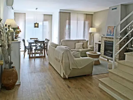 Villa familiale à Palafolls avec piscine commune, jardin, climatisation et proche plages – 8 pers - Photo 6