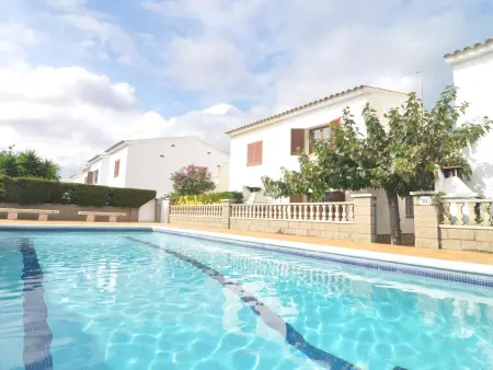 Location villa à L'Escala, Maison élégante avec piscine et terrasse à LEscala