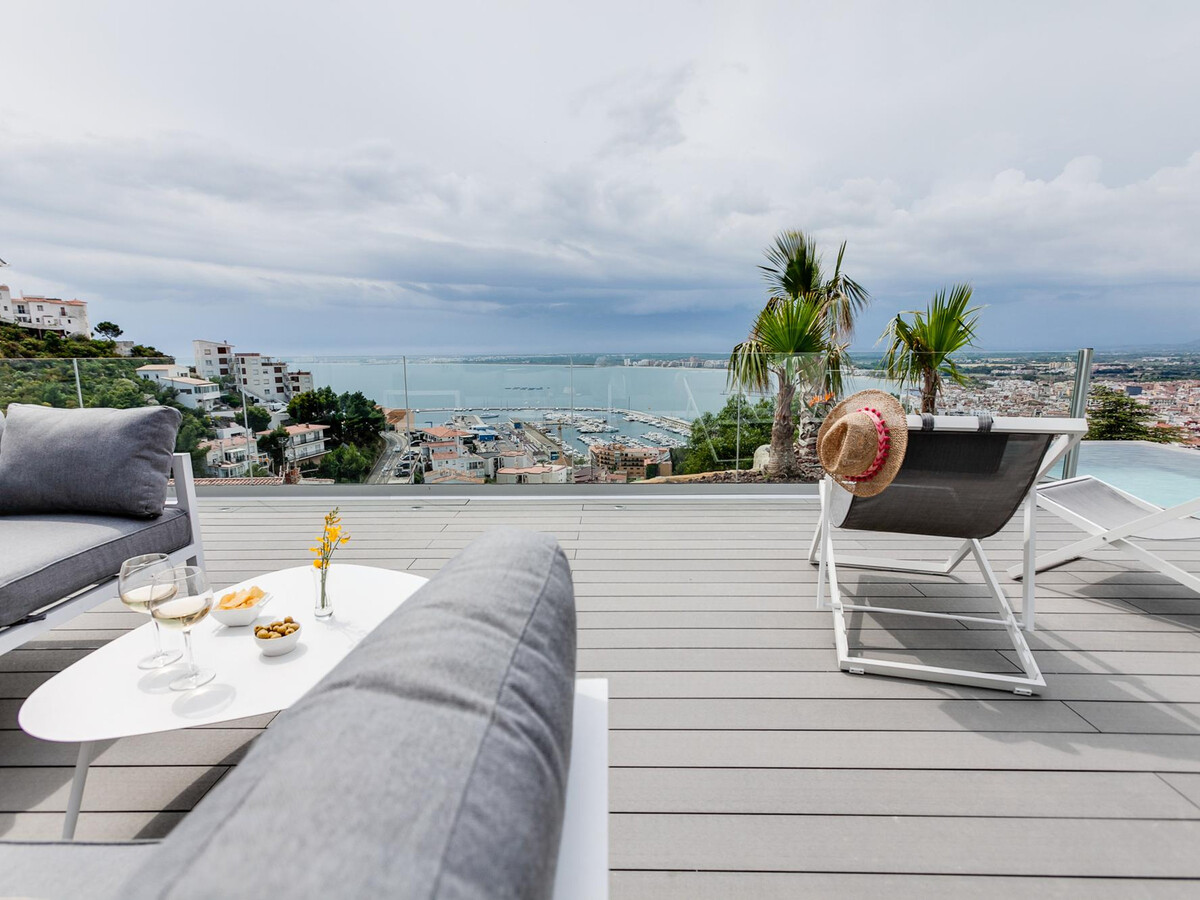 Maison 6 pers. à Roses, piscine infinie et vue mer - Photo 3