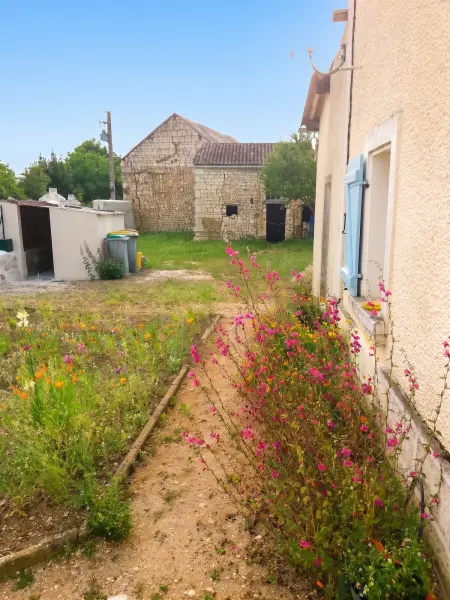 Maison avec jardin clôturé et barbecue à Raslay, 6 personnes : photo 2