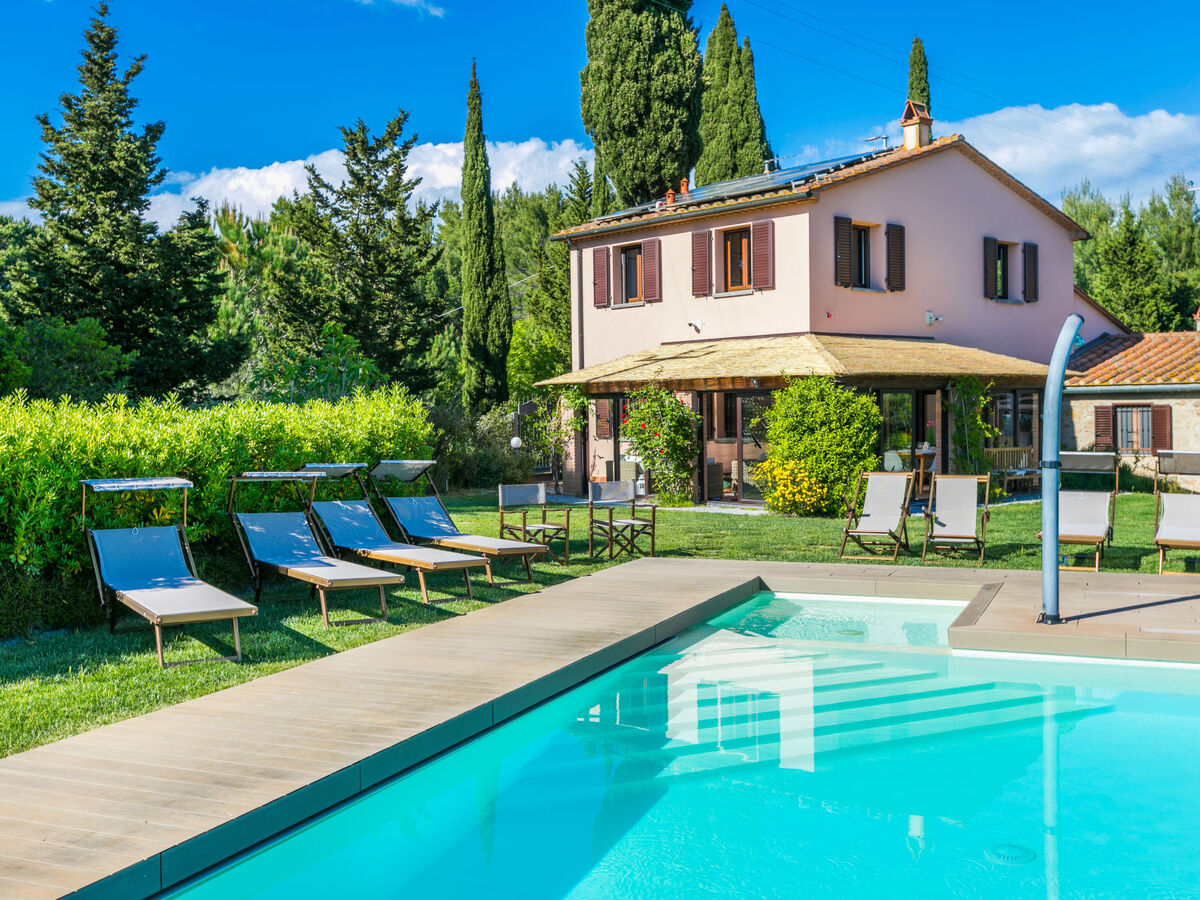 Maison Lilia – 10 pers., piscine & 1 ha à Riparbella - Photo 1