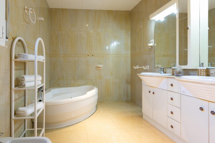 Villa Sotet à Vidreres : piscine privée et vue montagne - Photo 13