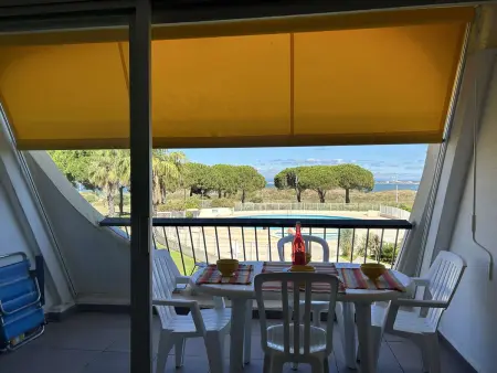 Studio 2 pers. Port Camargue, terrasse vue mer et piscine : photo 4