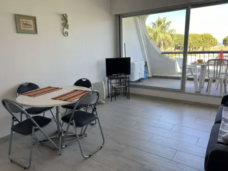 Studio 2 pers. Port Camargue, terrasse vue mer et piscine : photo 9