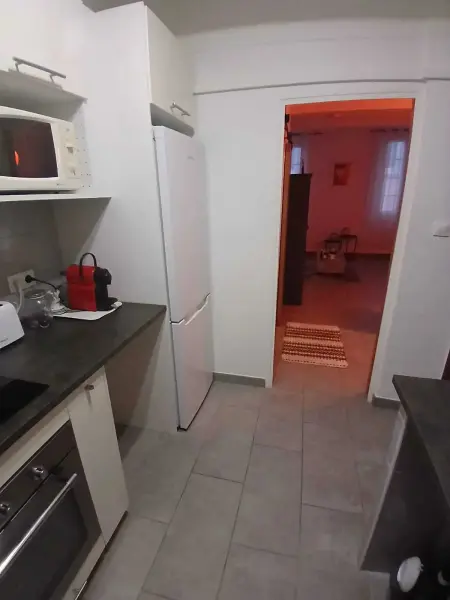 Studio avec vue sur la ville au cœur de Toulon, entrée privée : photo 3