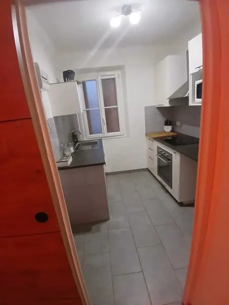 Studio avec vue sur la ville au cœur de Toulon, entrée privée : photo 4