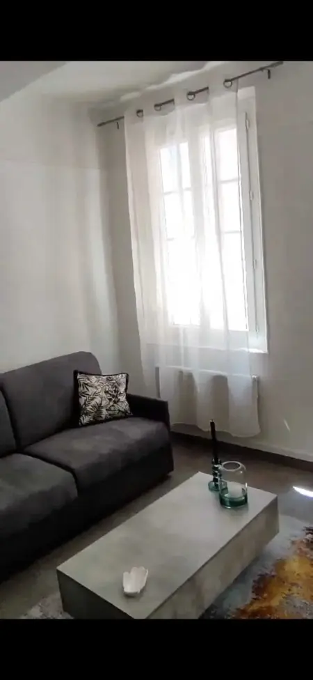 Studio avec vue sur la ville au cœur de Toulon, entrée privée : photo 6