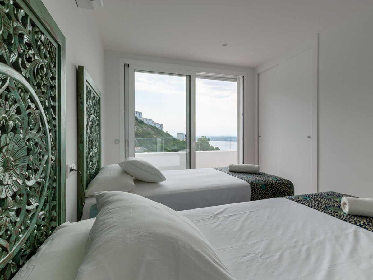 Villa moderne 4 chambres, piscine privée, vue Baie de Roses - Photo 4