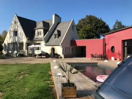 Location villa à Plouigneau, Villa chic à Plouigneau avec piscine privée