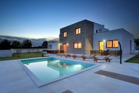 Location villa à Medulin, Appartement mansardé avec balcon à Medulin