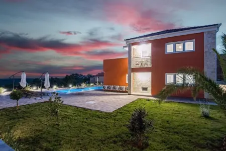 Location villa à Krnica, Villa à Krnica avec piscine près plage