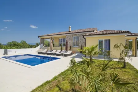 Location villa à Kapelica, Spacieuse villa rurale avec piscine