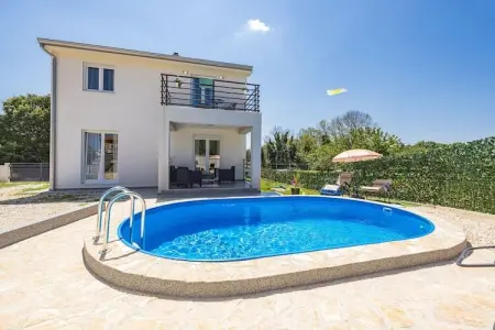 Location villa à Baderna, Aménagement paysager moderne avec piscine