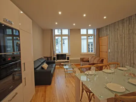 Gîte 6 pers. Place des Vosges, centre historique Épinal : photo 2