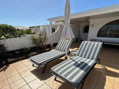 Location appartement à Costa Calma, Charmant Appartement à Costa Calma avec Piscine et Terrasse à 400m de la Plage