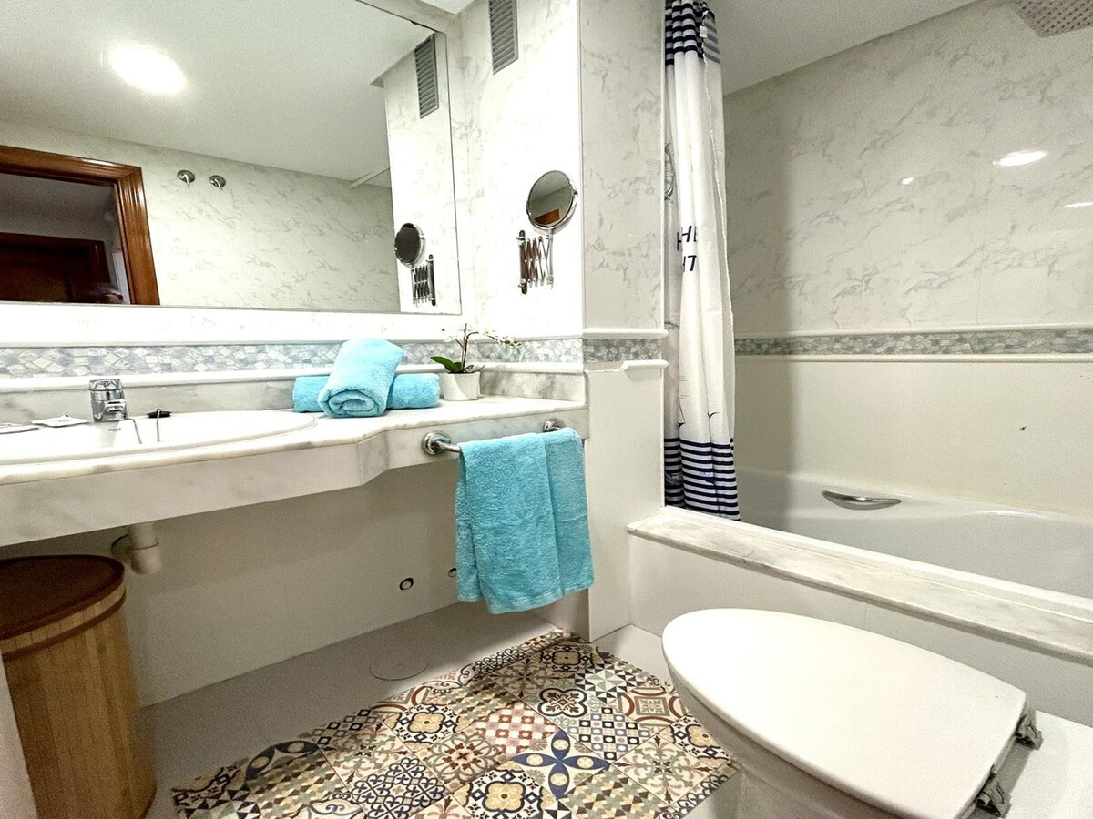 Appartement 75m² piscine près plage Esquinzo - Photo 7