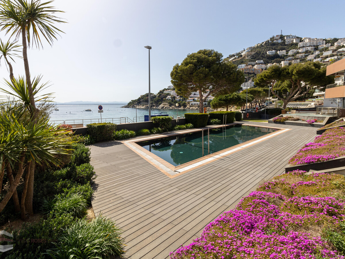 Penthouse première ligne de plage à Roses, terrasse 30 m² - Photo 9